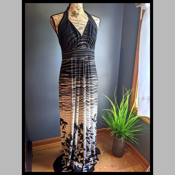BCBGMaxAzria Dresses & Skirts - BCBG Black and Cream Halter Dress